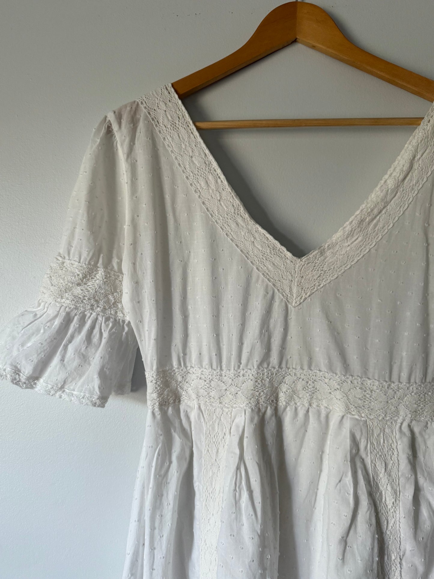 PRELOVED - HEIRLOOM DRESS WHITE SWISS COTTON WITH CROCHET TRIM SMALL