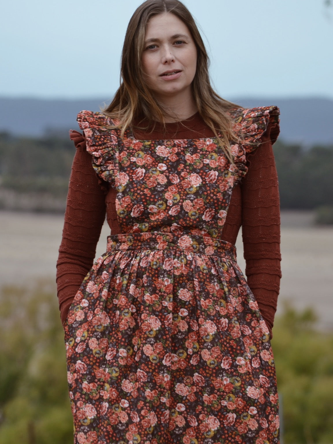 SECOND - 100% RECYCLED COTTON - AUTUMNAL ANOUK RUFFLE PINAFORE/SKIRT CORDUROY M