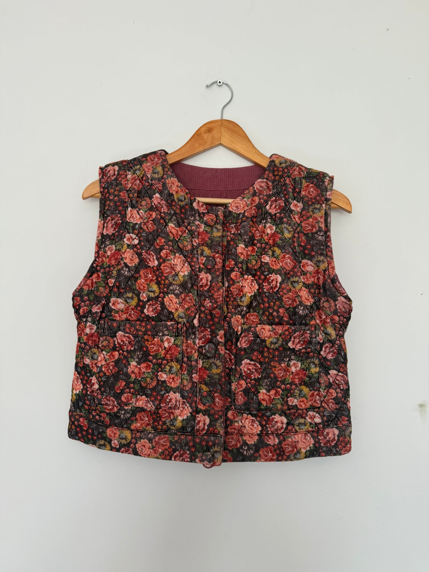 SAMPLE - 100% RECYCLED COTTON CORDUROY - PEMBROKE CROP REVERSIBLE QUILTED JACKET/VEST FLORAL SMALL