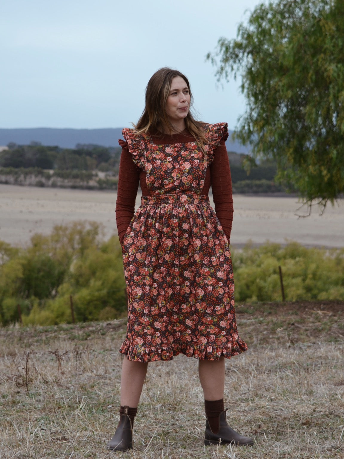SECOND - 100% RECYCLED COTTON - AUTUMNAL ANOUK RUFFLE PINAFORE/SKIRT CORDUROY M
