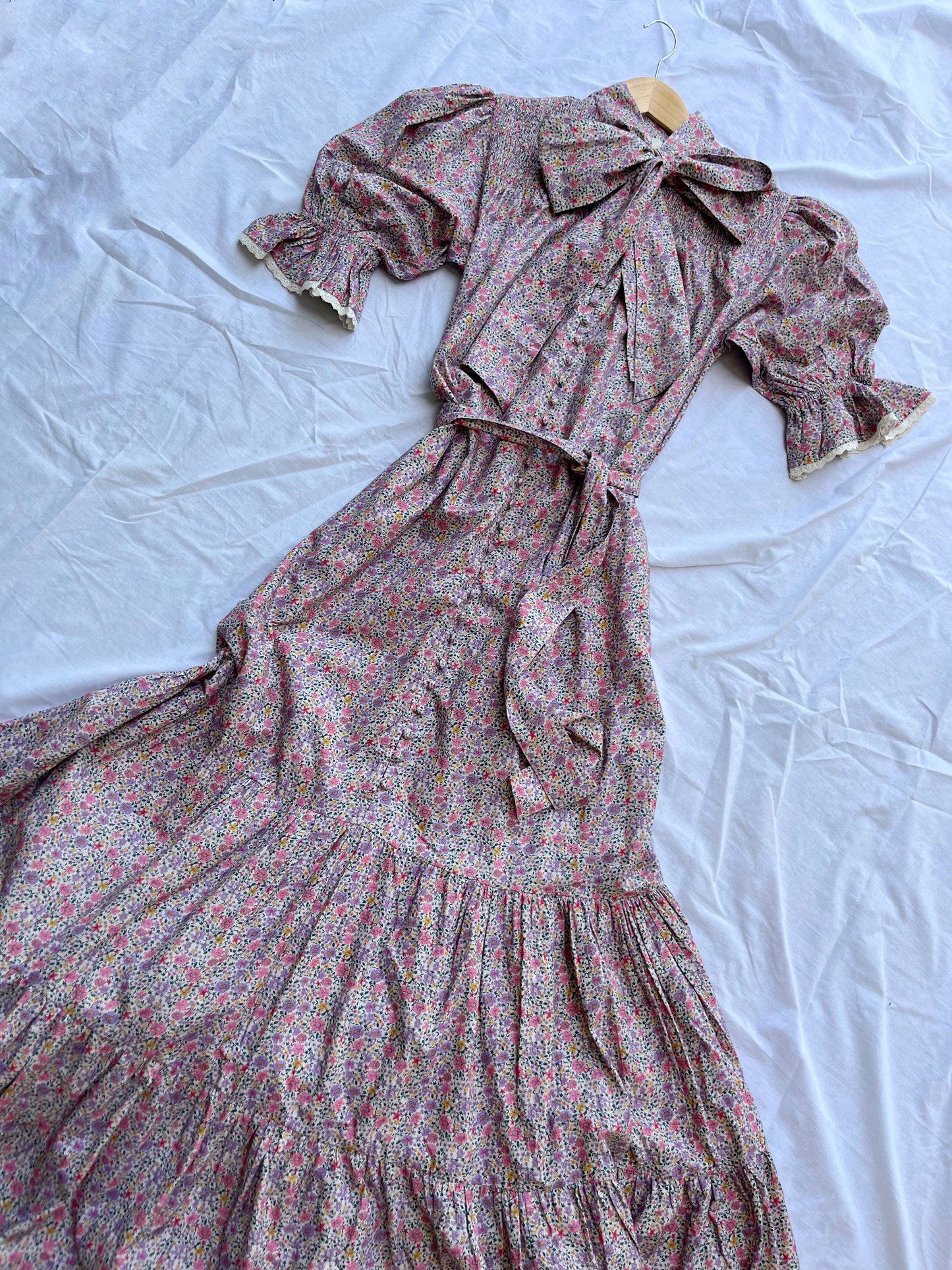 100% RECYCLED COTTON - FLEUR MAXI DRESS PUSSY BOW LILAC FLORAL