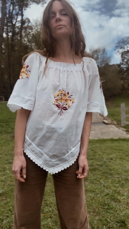 VINTAGE CROCHET TRIM EMBROIDERED BLOUSE XS- S