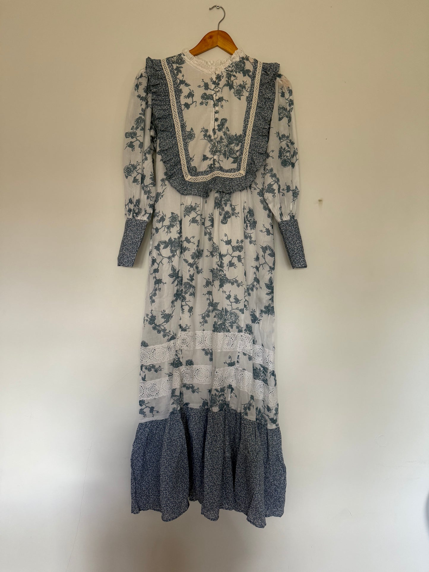 PRELOVED - 100% RECYCLED COTTON - CLARA DRESS TOILE BLUE ROSE