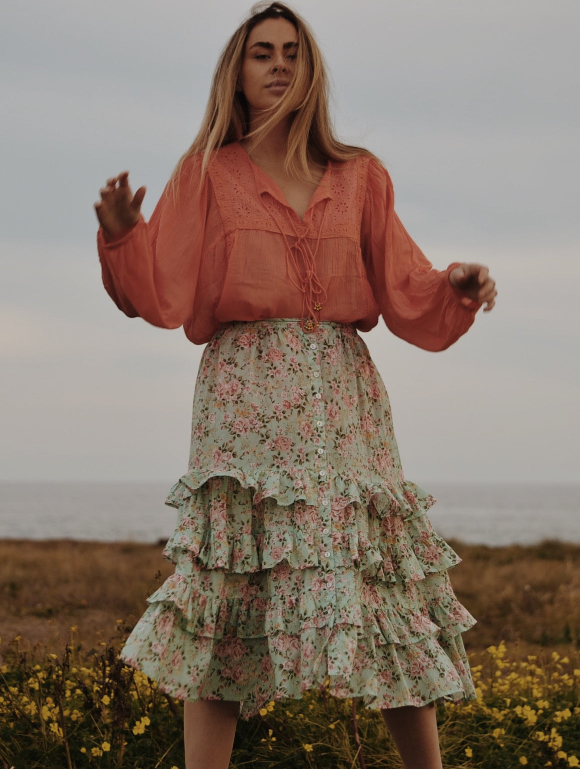 POSEY ROSE FLORAL SEA FOAM RUFFLE SKIRT