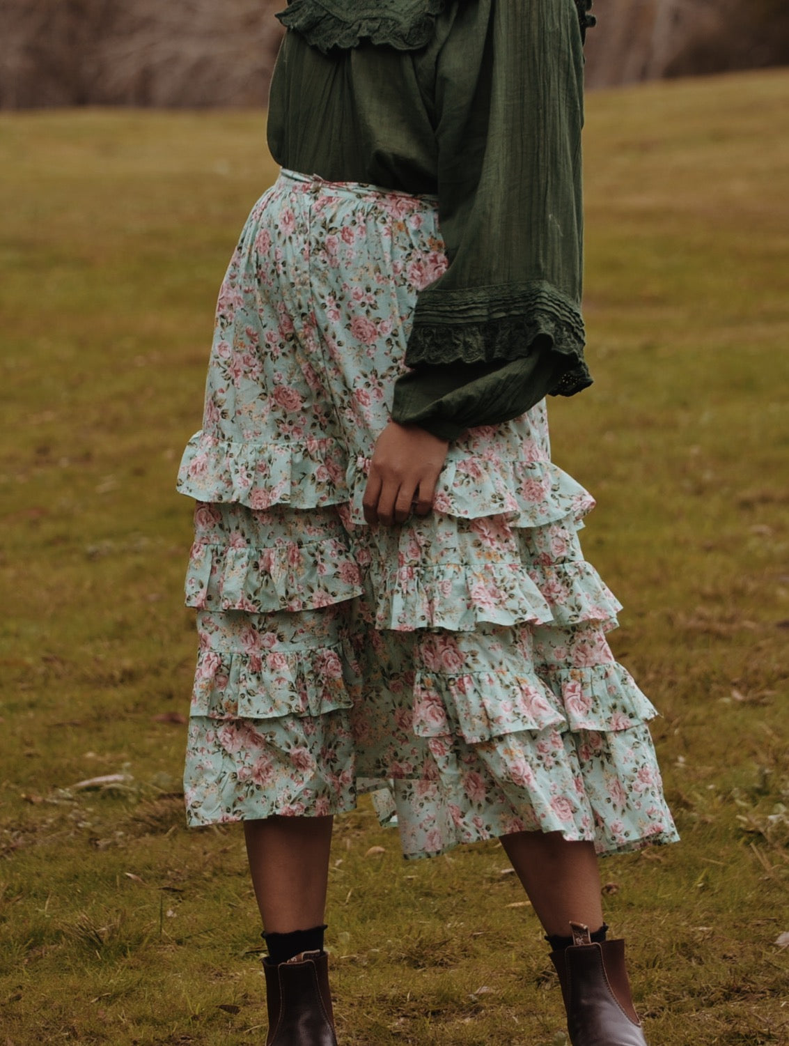 POSEY ROSE FLORAL SEA FOAM RUFFLE SKIRT