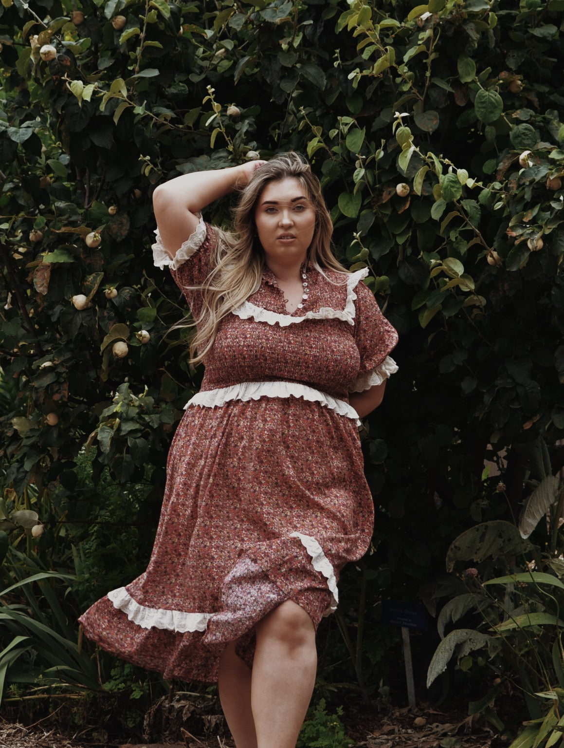 ESLEY DRESS DITSY FLORAL IN POPPY