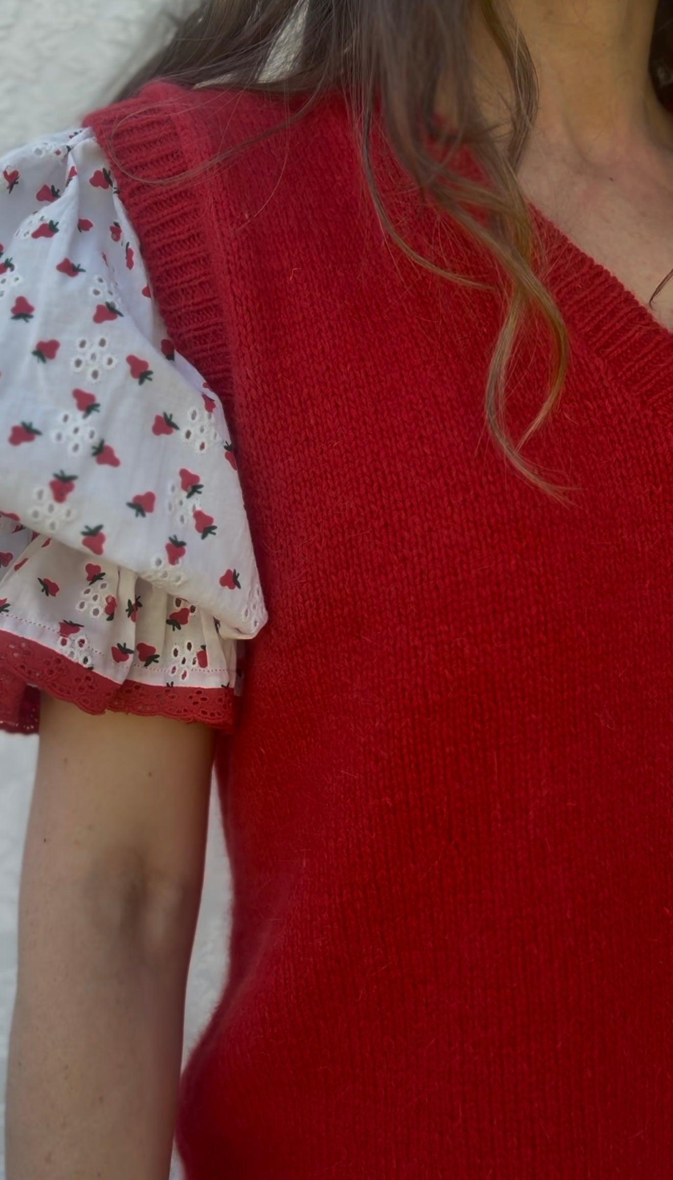 VINTAGE RED HAND KNIT VEST S-L