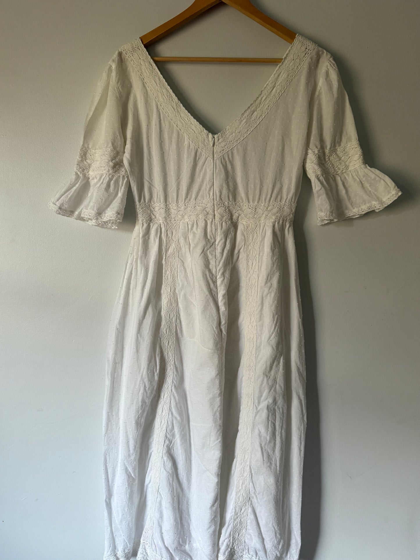 PRELOVED - HEIRLOOM DRESS WHITE SWISS COTTON WITH CROCHET TRIM SMALL