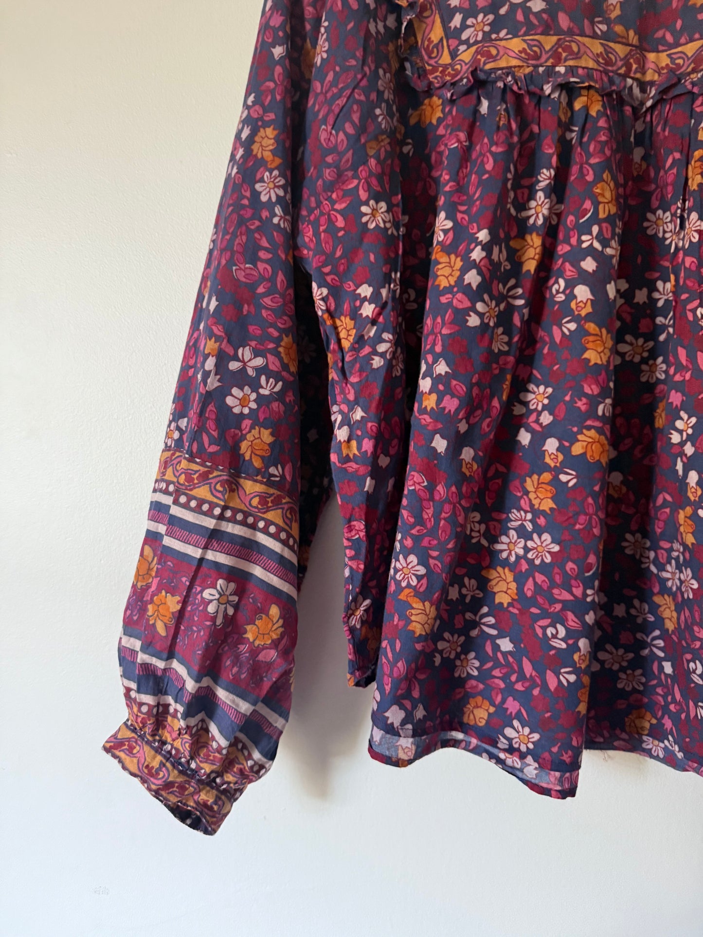 PRELOVED - DALI BLOUSE NAVY FLORAL SMALL