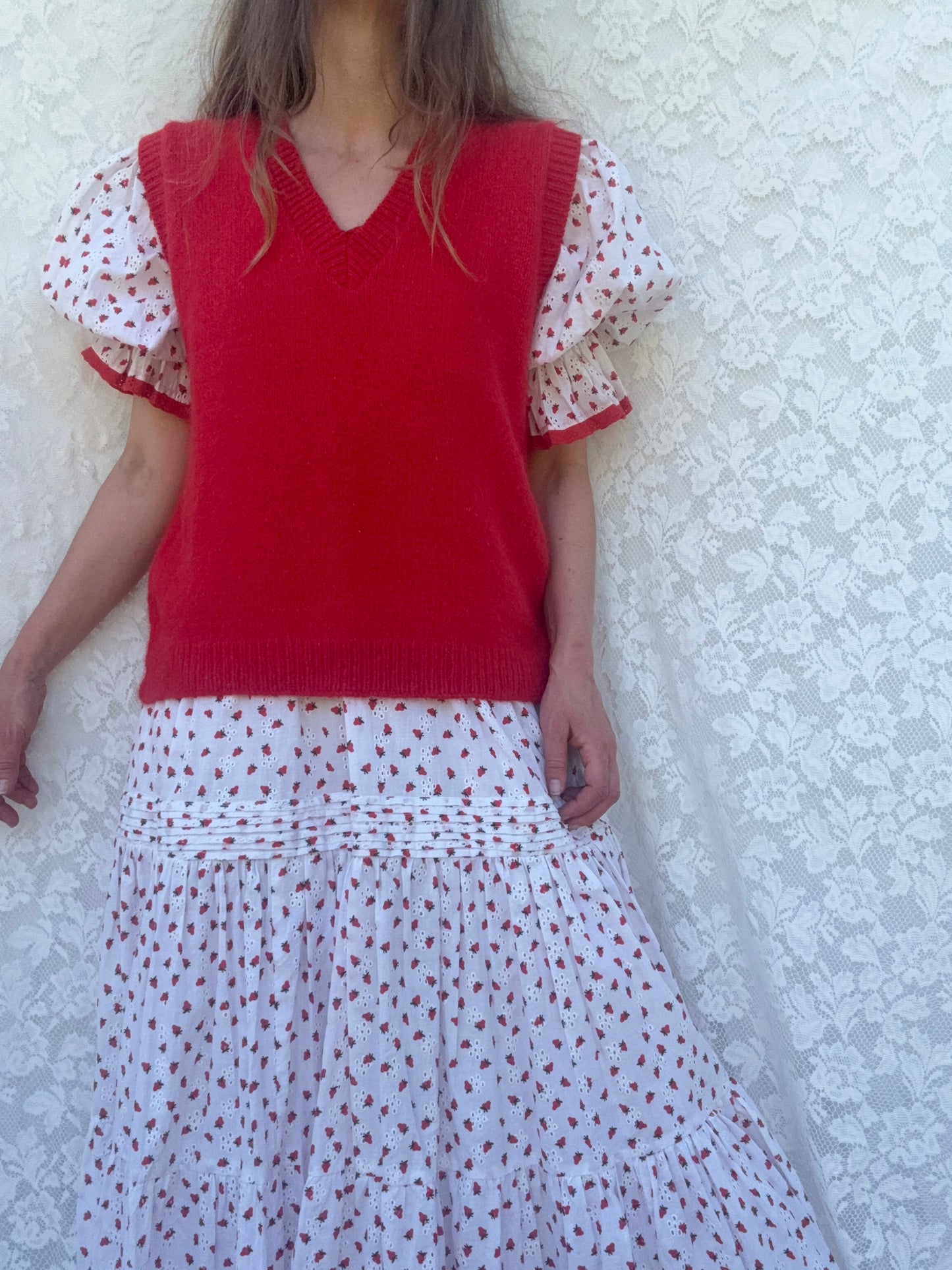 VINTAGE RED HAND KNIT VEST S-L