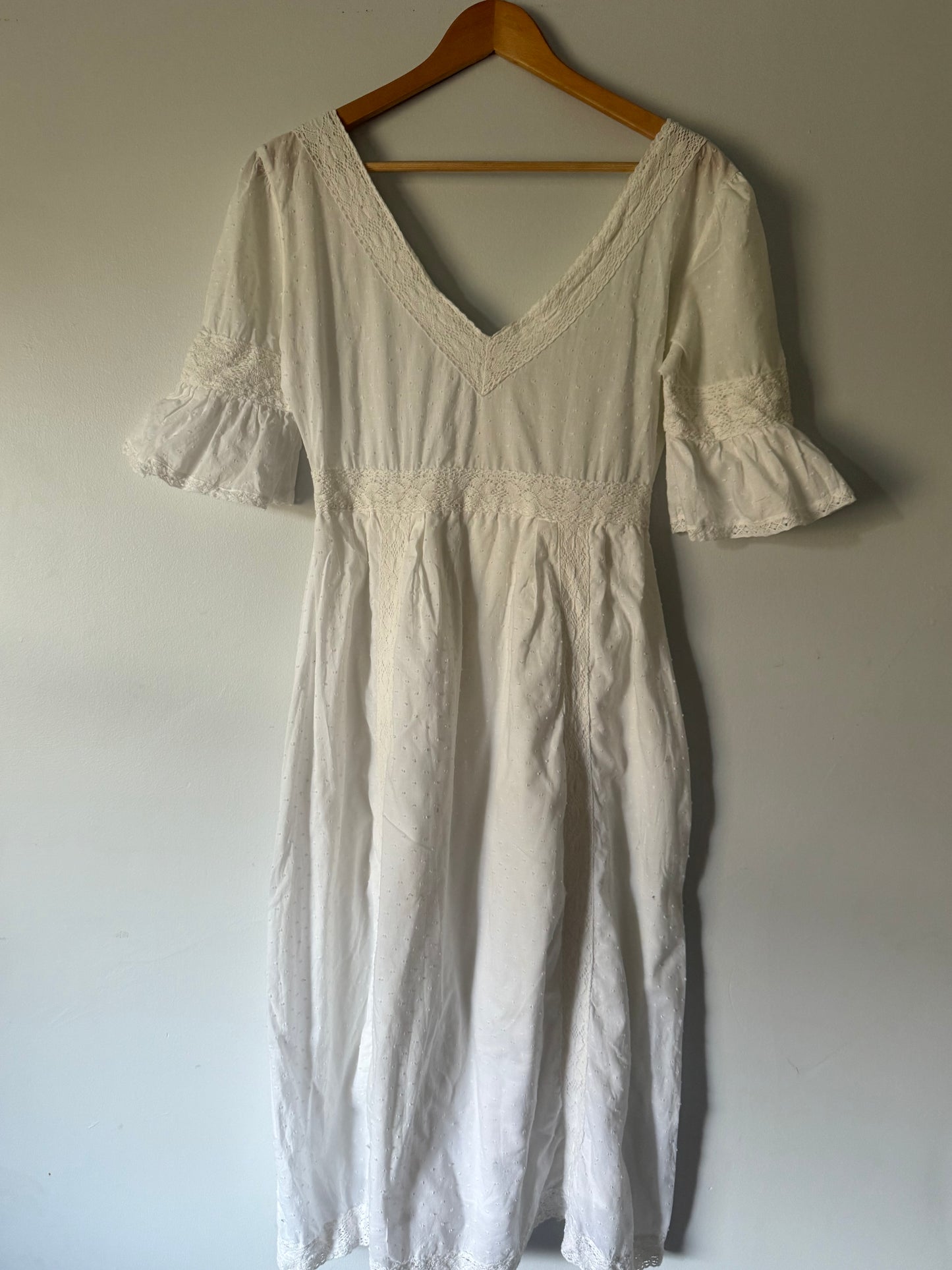 PRELOVED - HEIRLOOM DRESS WHITE SWISS COTTON WITH CROCHET TRIM SMALL