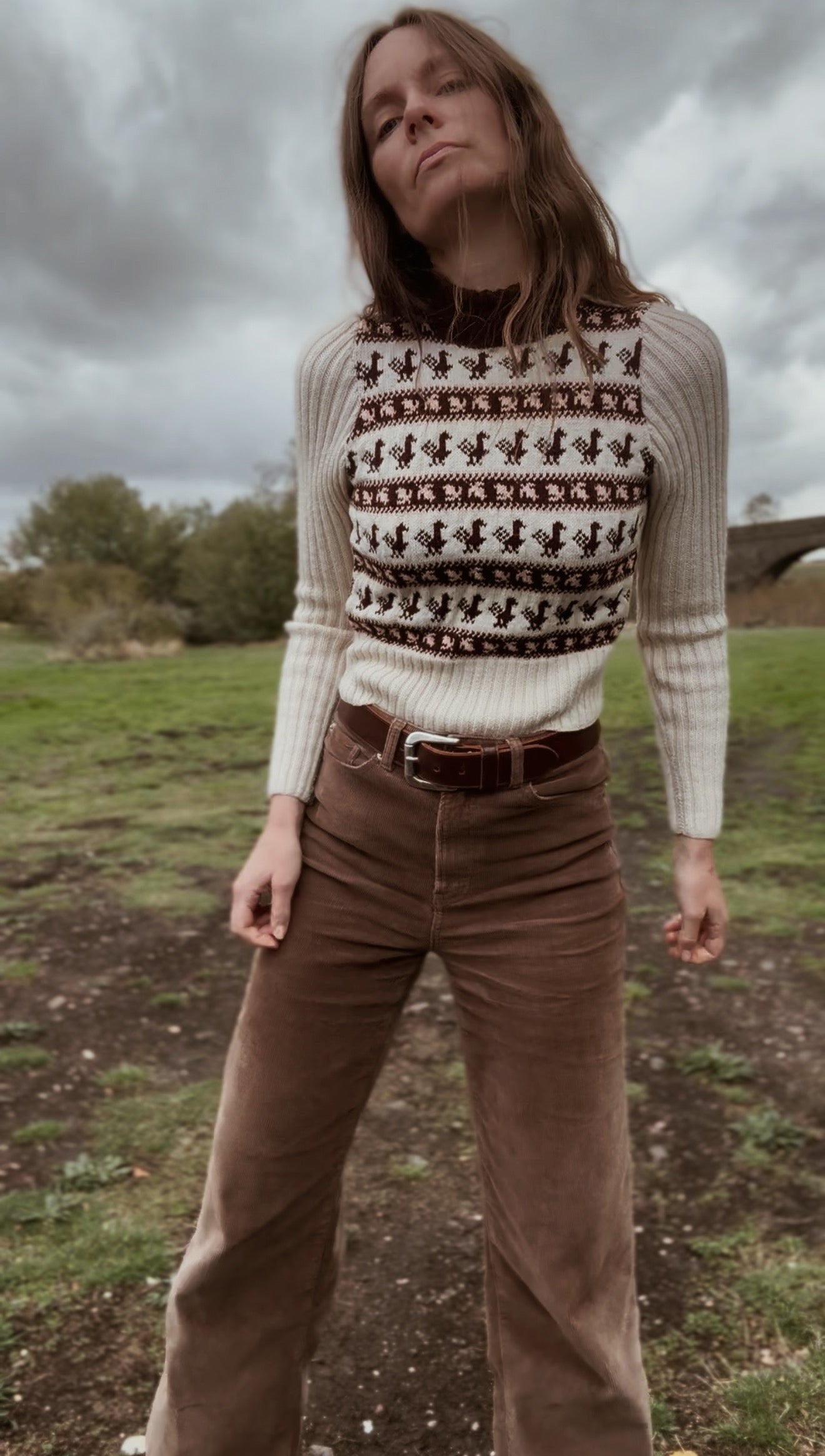 VINTAGE HAND KNIT CROP SWEATER - 1970'S WOOL - XXS