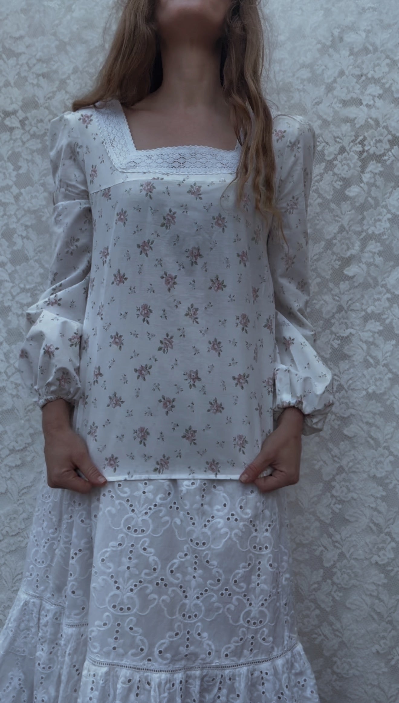 REWORKED WHITE COTTON FLORAL BLOUSE XS