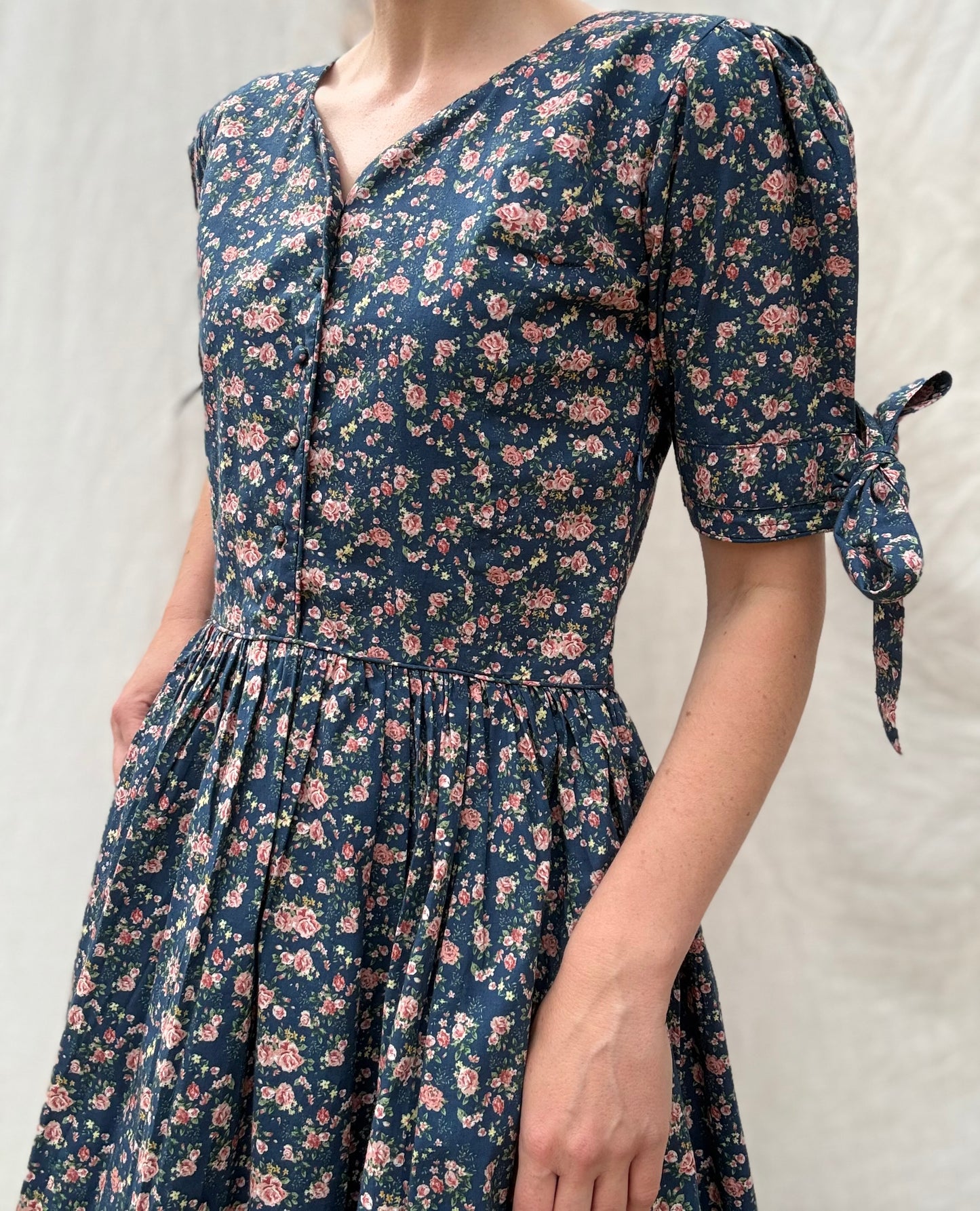 100% RECYCLED COTTON - SOPHIE DRESS NAVY FLORAL