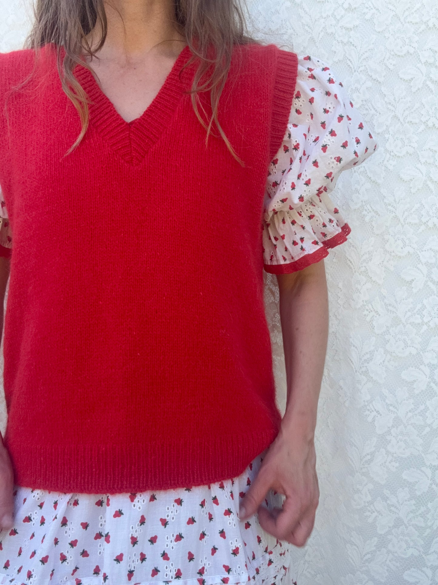 VINTAGE RED HAND KNIT VEST S-L