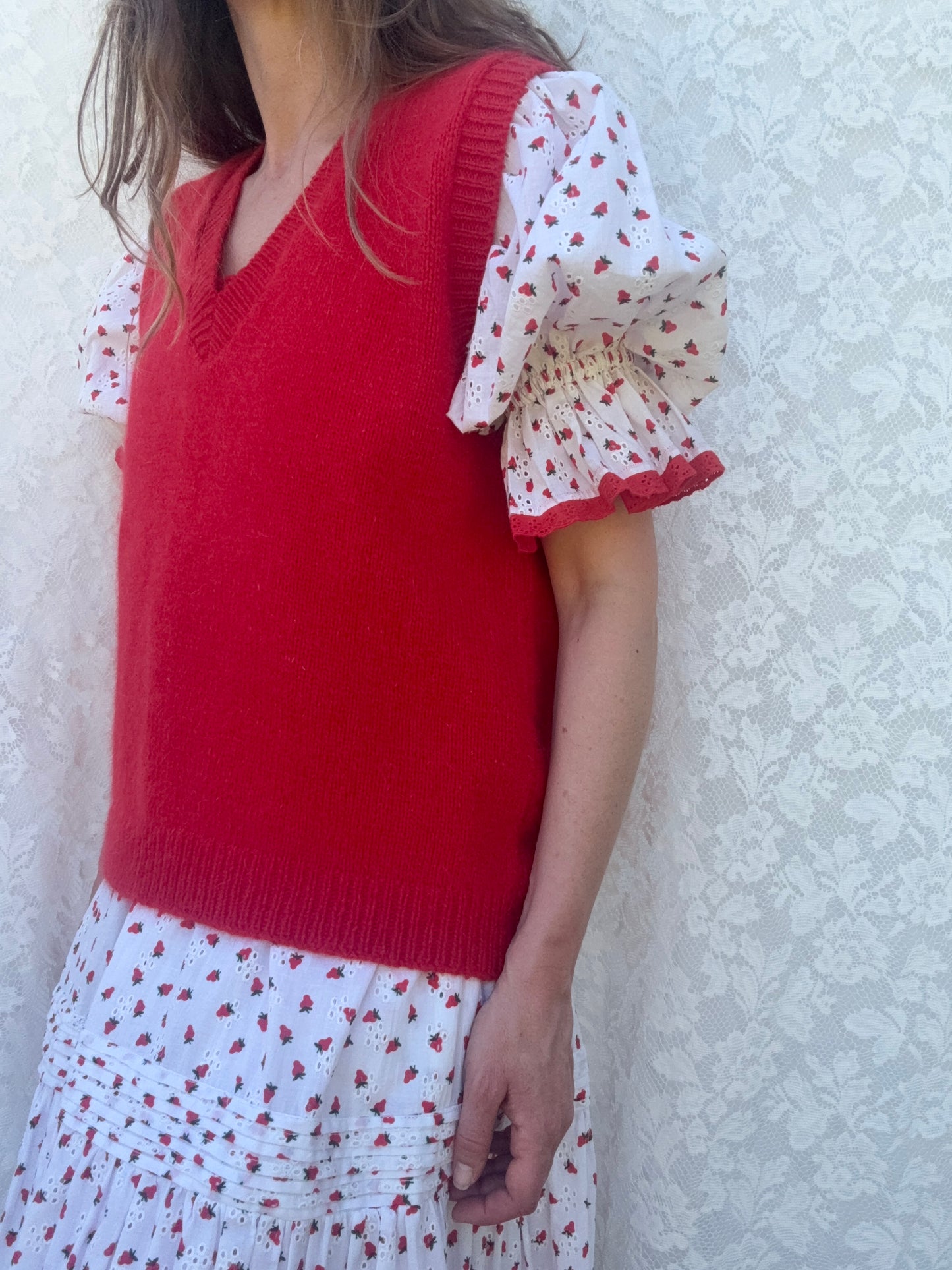 VINTAGE RED HAND KNIT VEST S-L