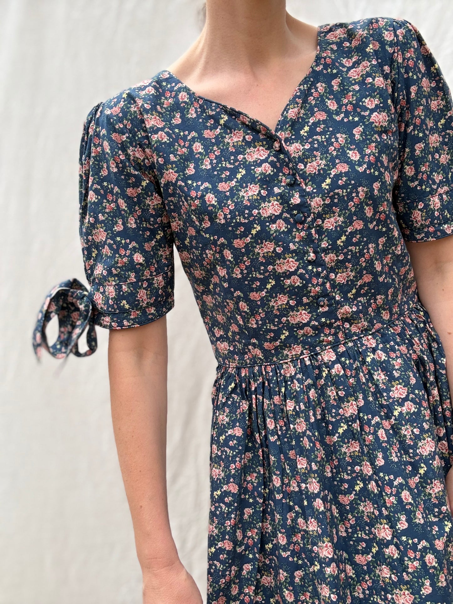 100% RECYCLED COTTON - SOPHIE DRESS NAVY FLORAL