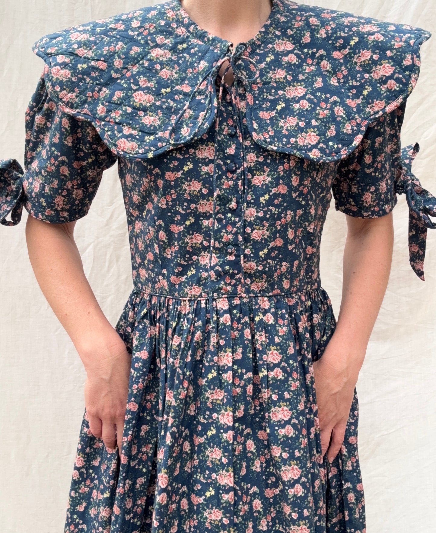 100% RECYCLED COTTON - SOPHIE DRESS NAVY FLORAL