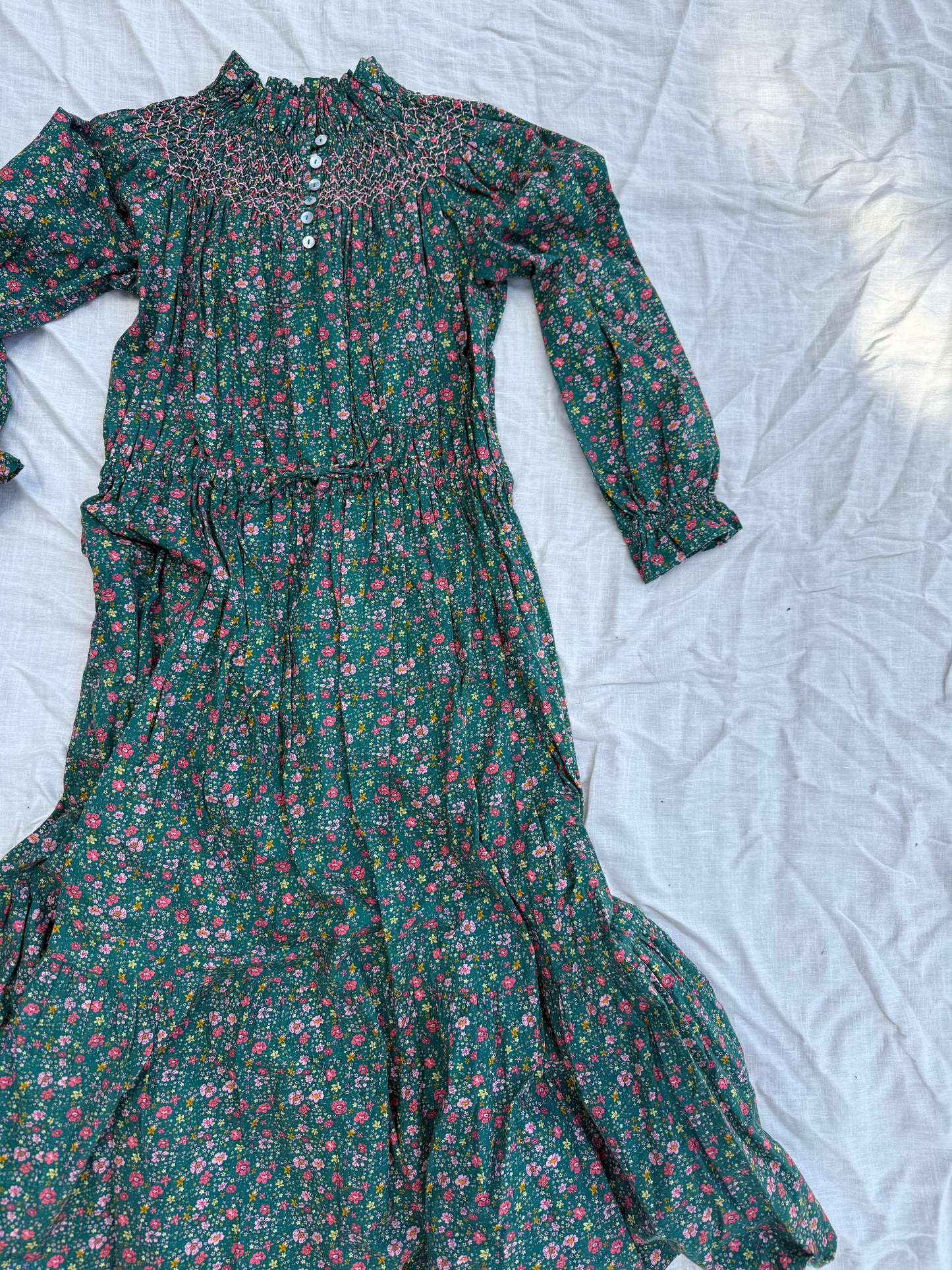 PRELOVED - 100% RECYCLED COTTON - PRAIRIE DRESS DITSY FLORAL TEAL PINK POPLIN - HAND SMOCKED - EXTRA SMALL