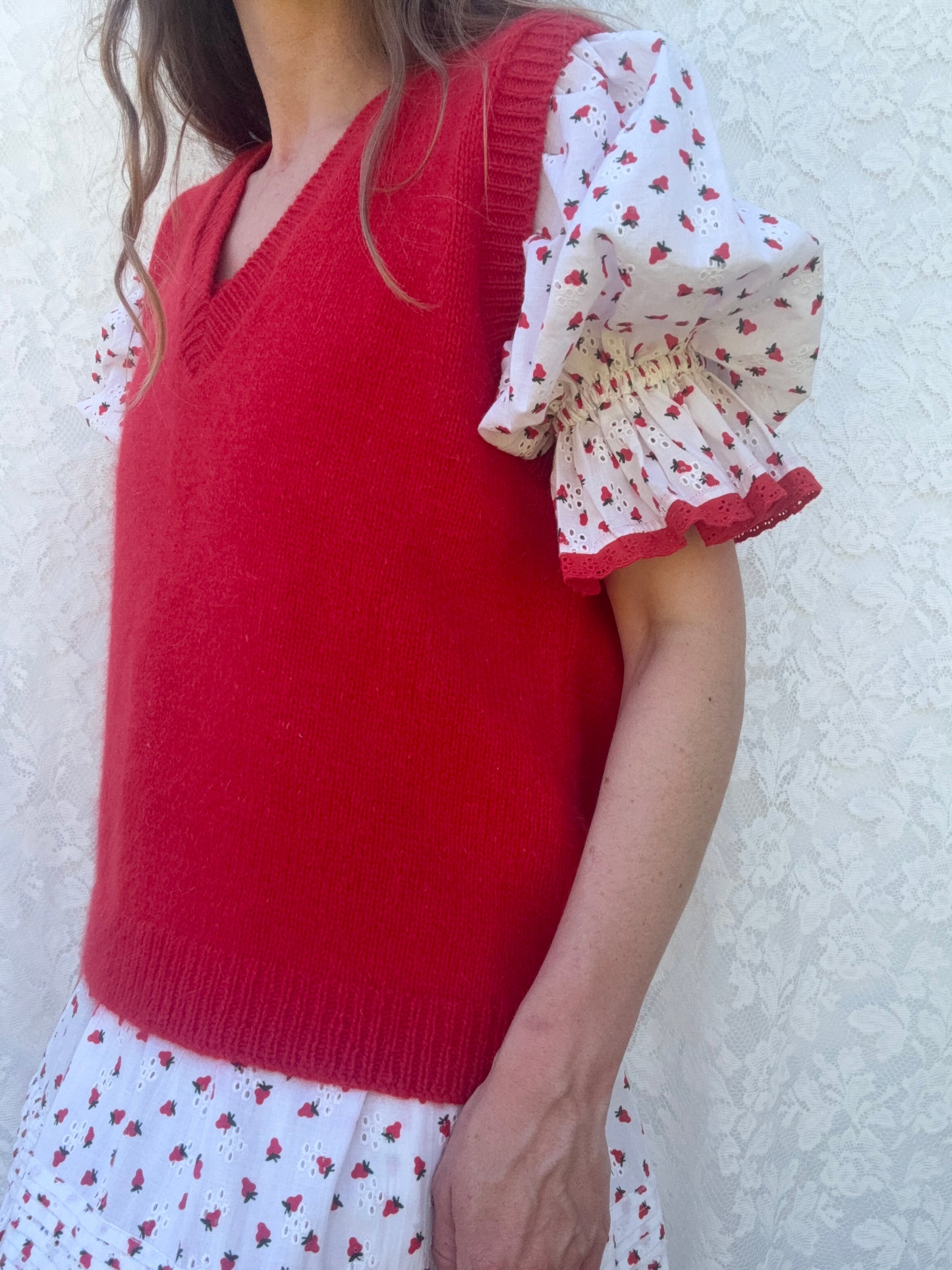 VINTAGE RED HAND KNIT VEST S-L