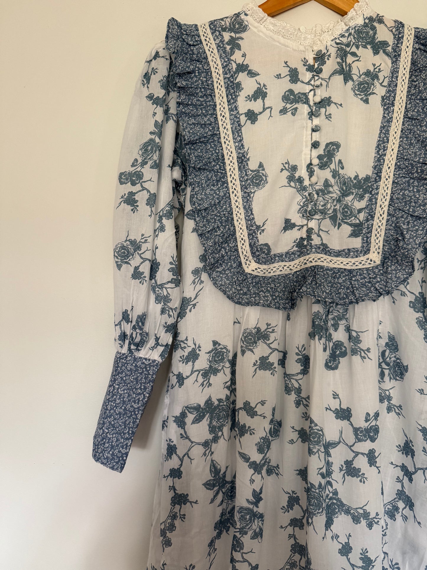 PRELOVED - 100% RECYCLED COTTON - CLARA DRESS TOILE BLUE ROSE