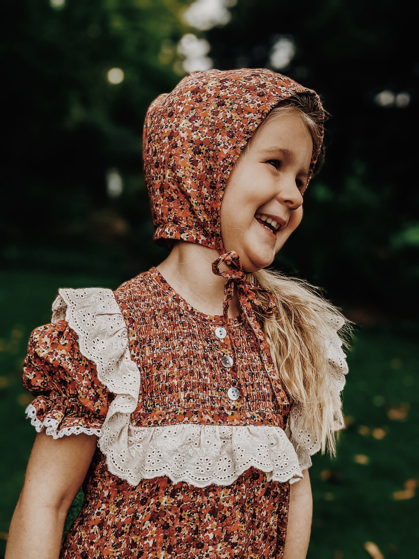 ANNABELLE GIRL'S REVERSIBLE BONNET DITSY FLORAL/ANTIQUE WHITE