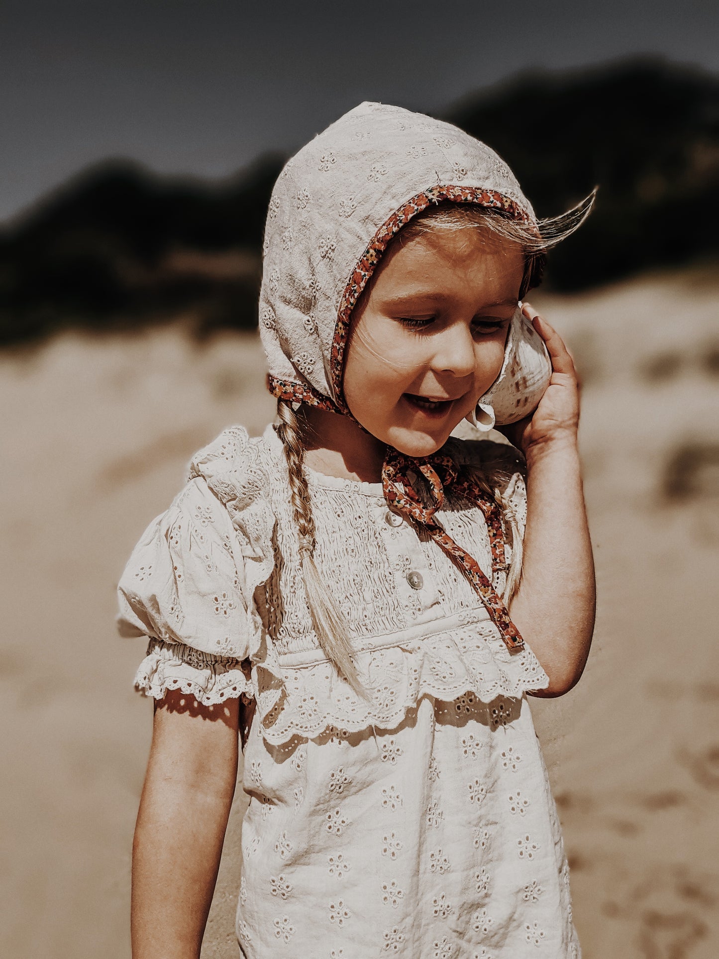 ANNABELLE GIRL'S REVERSIBLE BONNET DITSY FLORAL/ANTIQUE WHITE