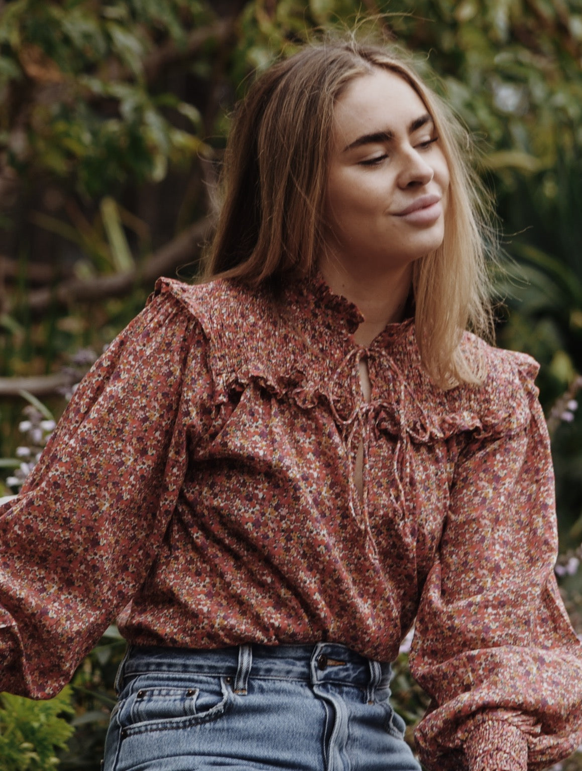 SMALL RESTOCK BAMBI BLOUSE DITSY FLORAL IN POPPY