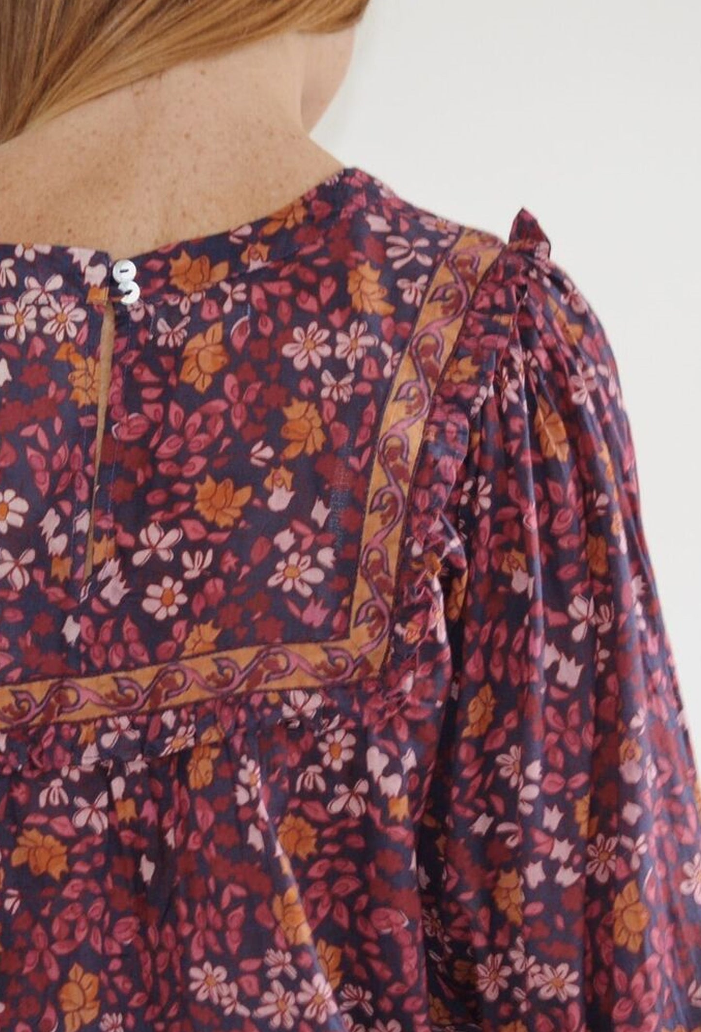 PRELOVED - DALI BLOUSE NAVY FLORAL SMALL